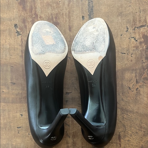CHANEL Classic Black Heels - Picture 5 of 5